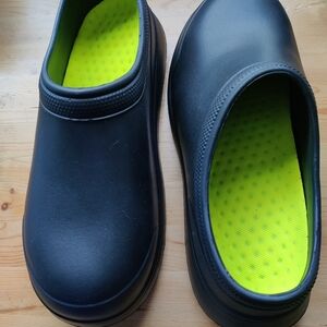 Unisex mule shoe for lady size 9 and men size 7 to 8